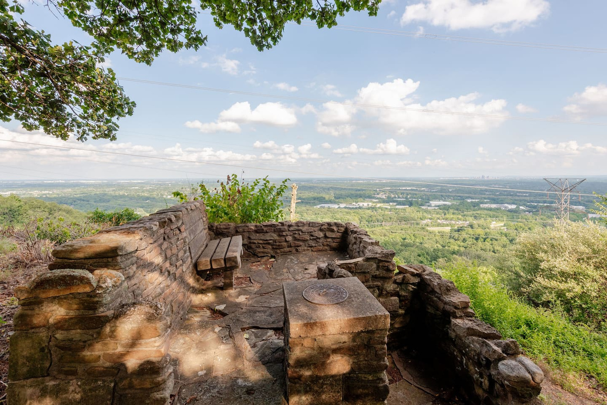 6 Acres with beautiful views. The private backyard has the best scenery. You can see Sellersburg to Jeffersonville, East Louisville to Downtown, New Albany to Floyds Knobs. All of the major Louisville bridges can be seen from this location. 