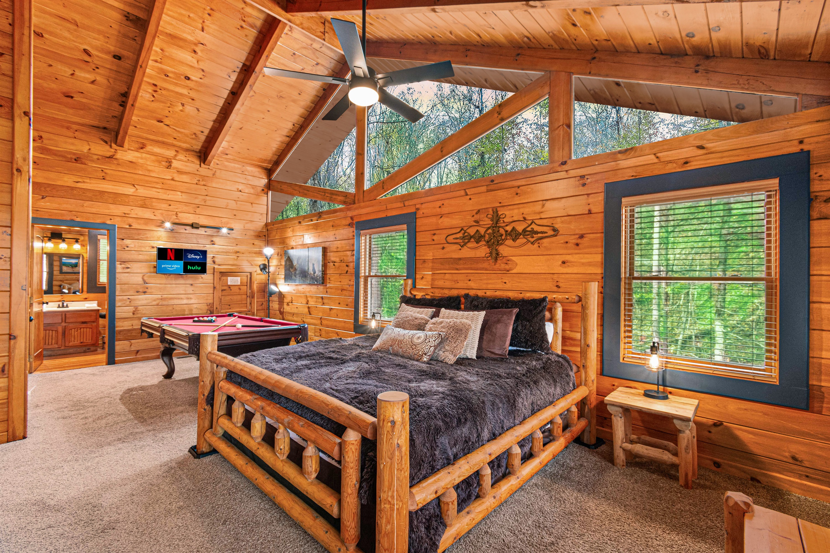 Huge en-suite king bedroom with attached bathroom