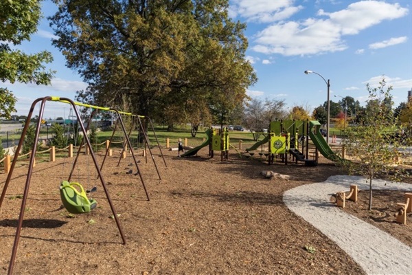 New playground Oakland Ave