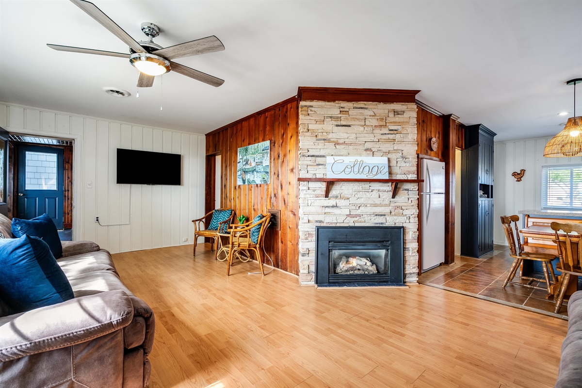 Sunlit meals framed by timeless design.