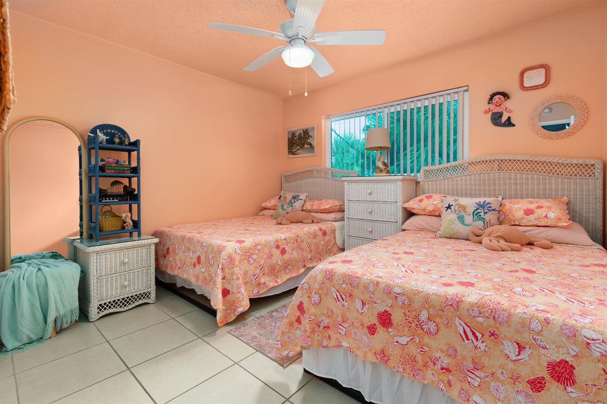 Bedroom with 2 Full Sized Beds Sleeps 4