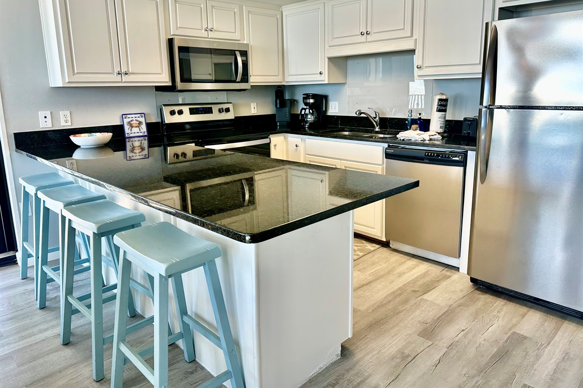 And seating for 4 at the kitchen bar!