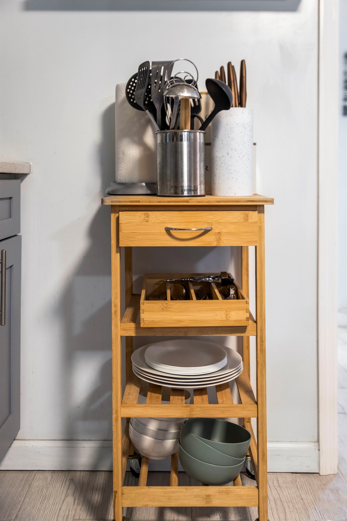 Cook comfortably with a smart kitchen cart that keeps everyday essentials within easy reach.