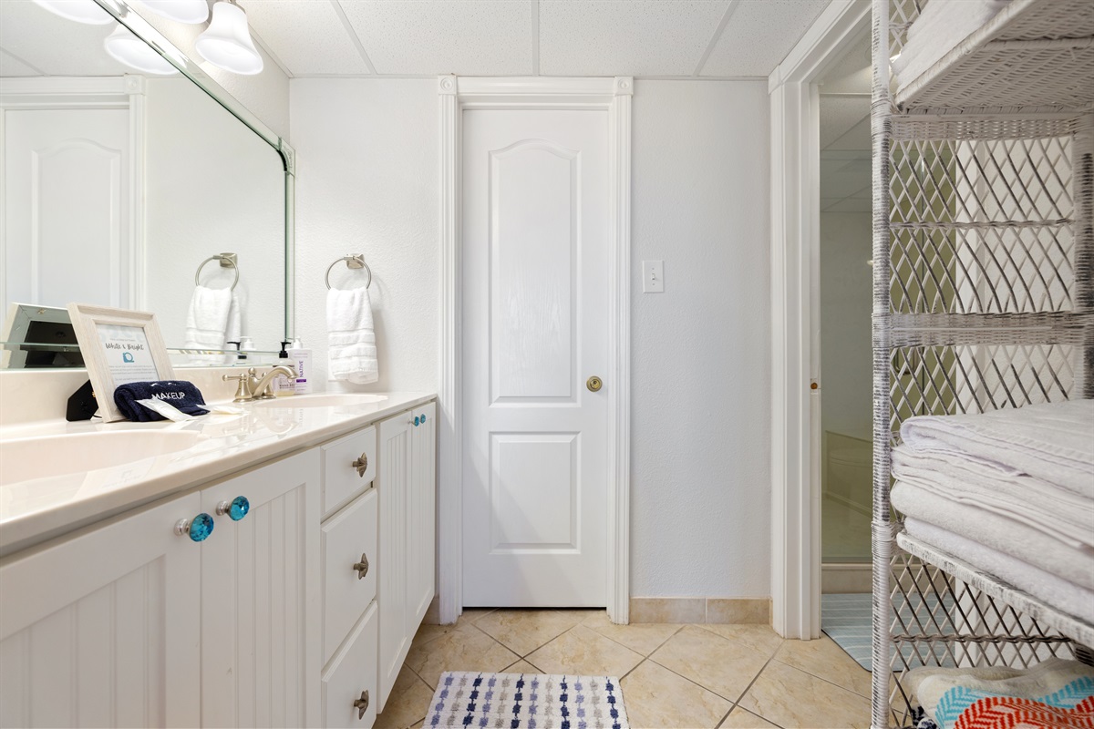 Double vanity off Queen bed and bunks