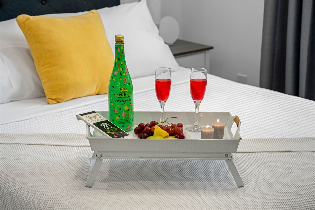 With a mounted TV, fast Wi-Fi, and a cozy bed, this room is tech-ready and relaxation-approved.