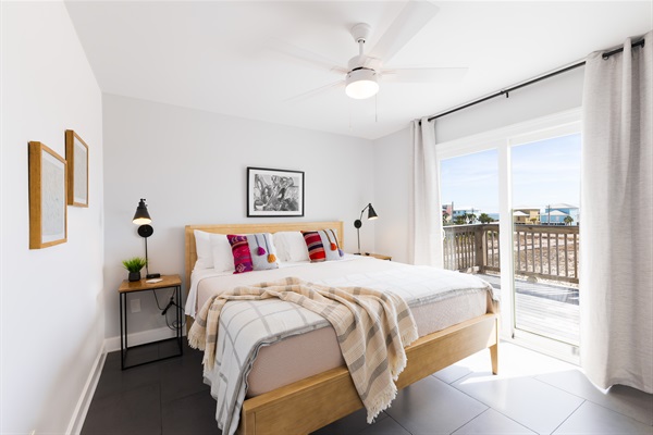 Upper King Room with Roku TV and deck facing Gulf Views