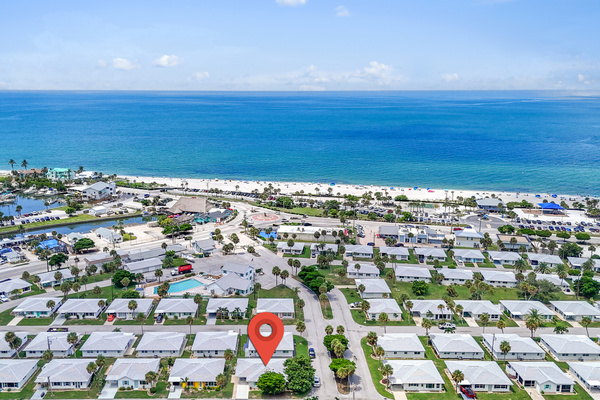 Englewood Beach and the Gulf shoreline are just a short 4-minute walk from Villa 61.

