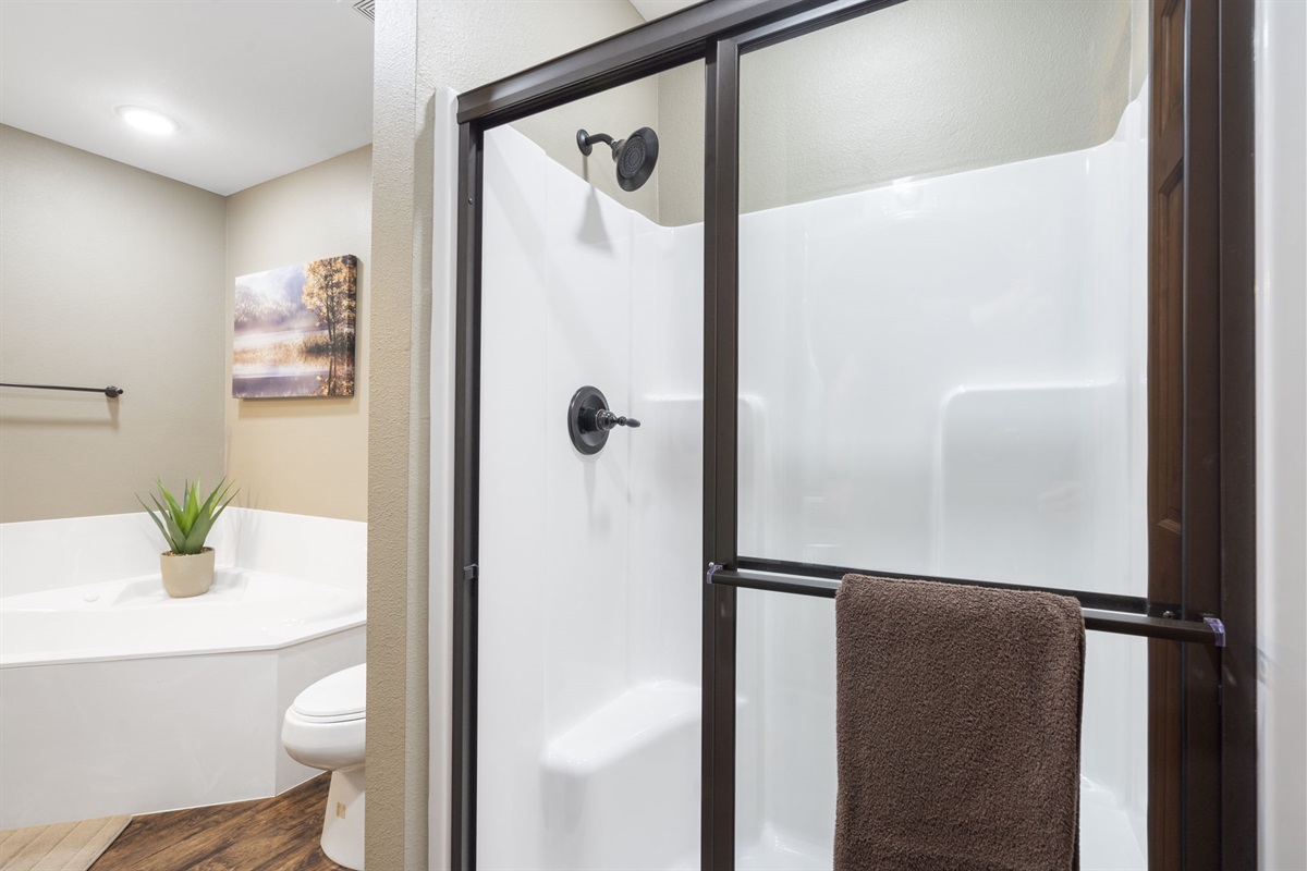 King #1 ensuite bathroom