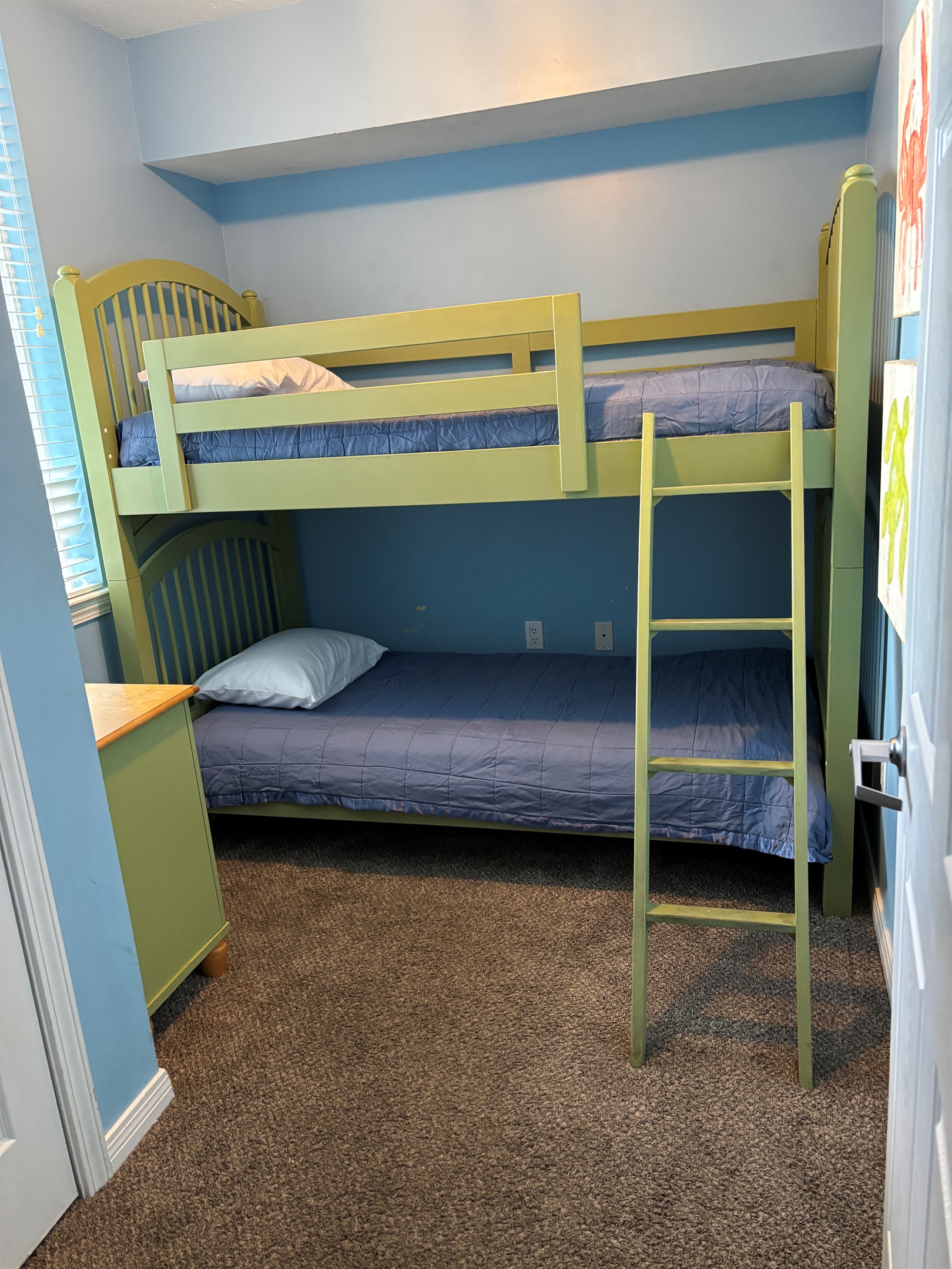 3rd bedroom with twin bunkbeds