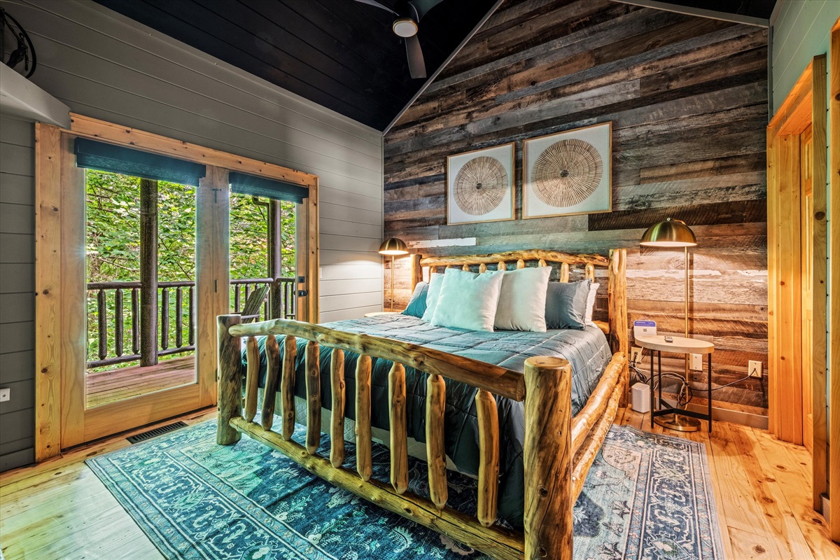 King Bed with ensuite bathroom