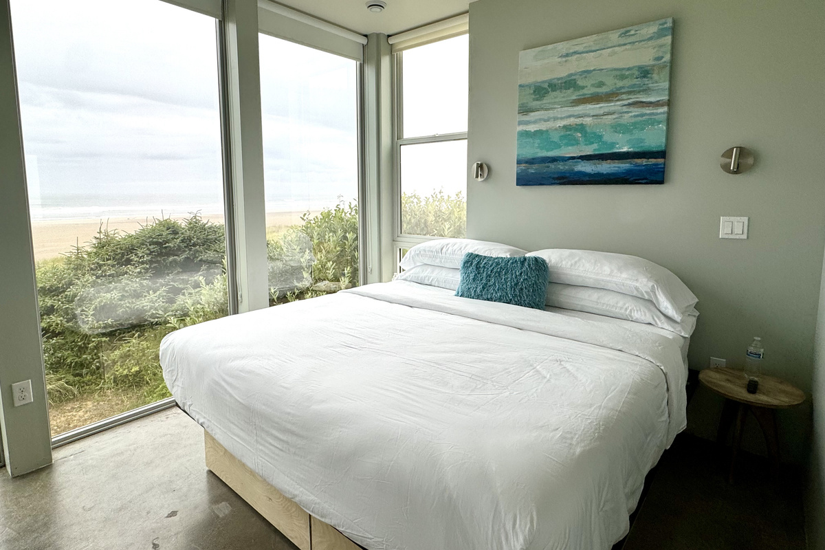 Ocean & Cape Lookout Views from NW Master bedroom with full bath, 4K smart