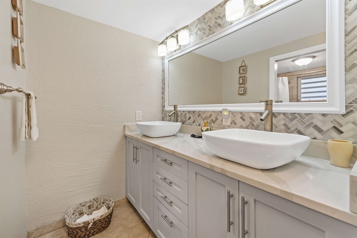 Freshen up in a space that&rsquo;s as inviting as the island itself.