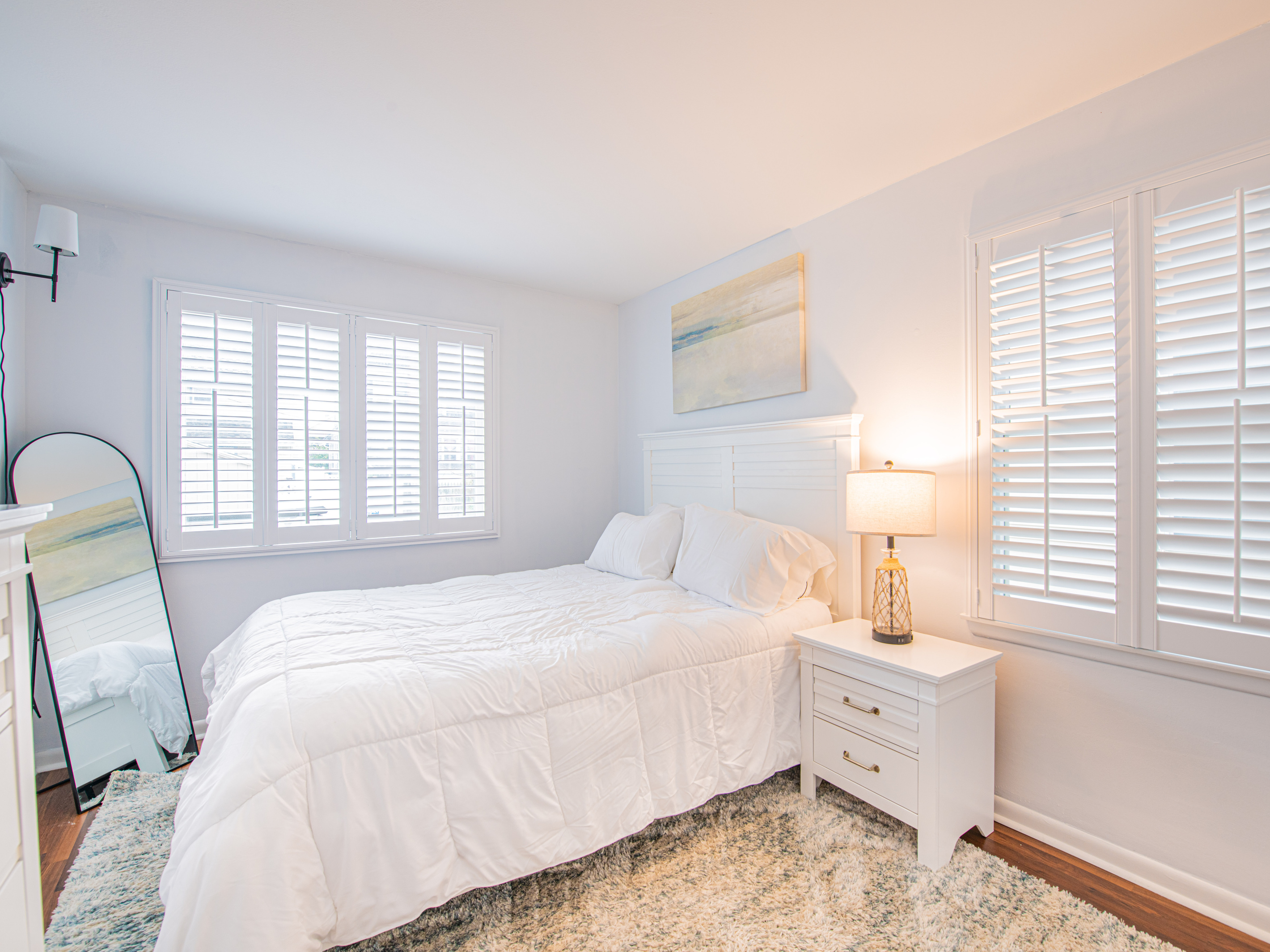 Queen bedroom_full_view