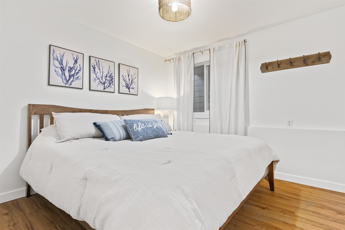 UNIT B - Bedroom 1 (King)