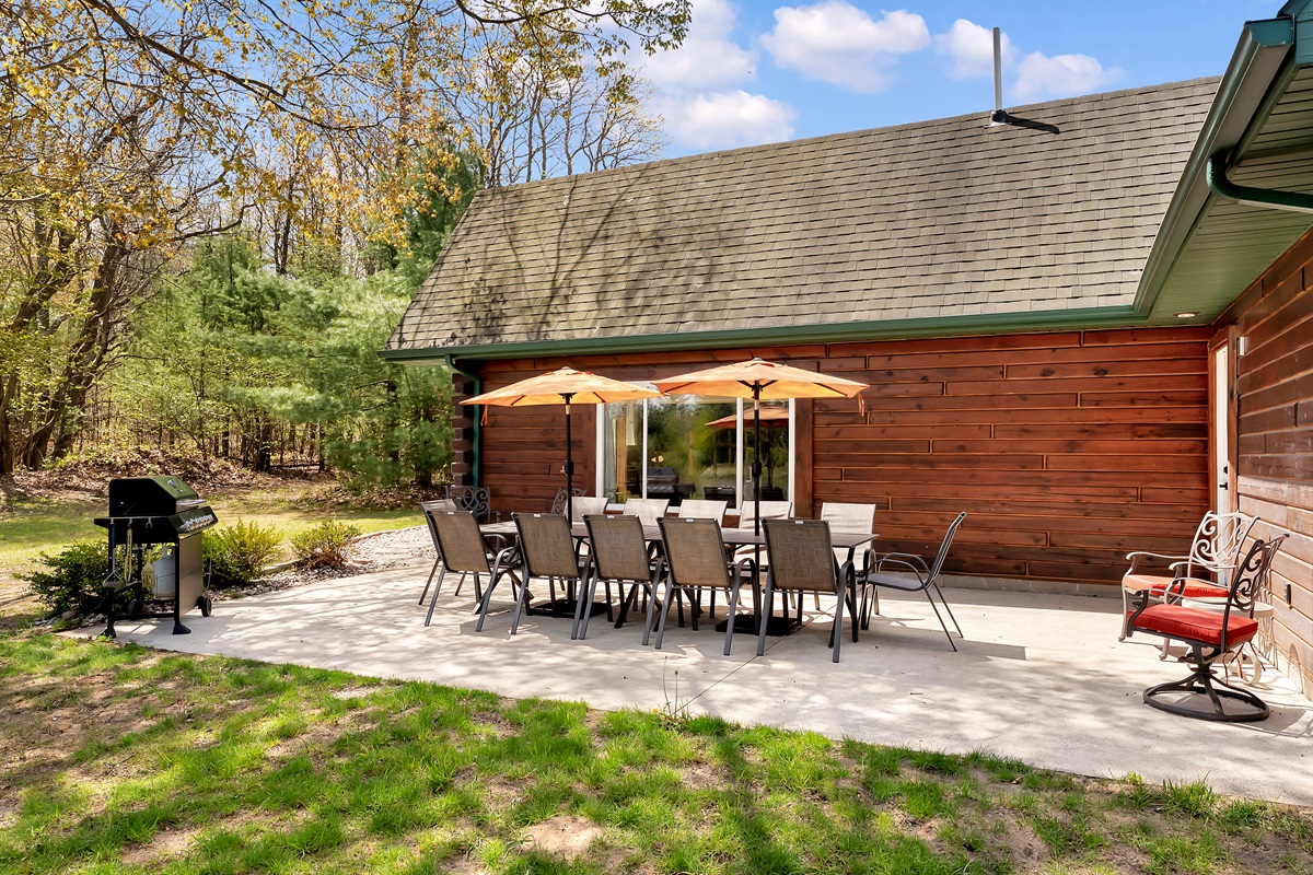 Outdoor dining area & seating area with propane gas grill.