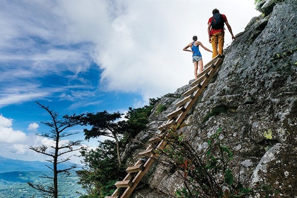 There is no shortage of absolutely amazing hiking trails within minutes.