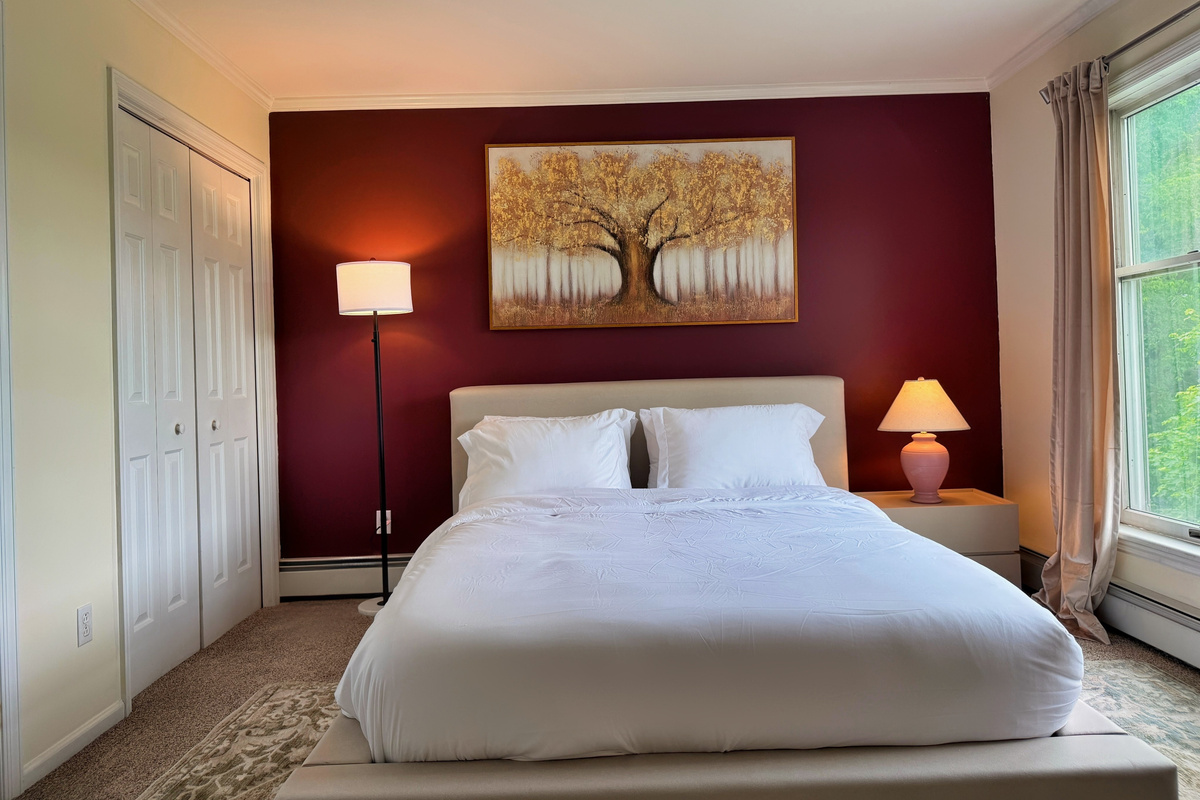 2nd floor bedroom with Queen bed and ensuite bathroom