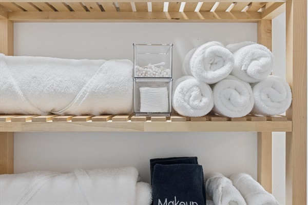 Spa vibes, stocked and ready—our South Bend guest retreat bathroom features plush towels and makeup cloths, beautifully rolled and displayed. A crisp, pampering escape near Notre Dame.