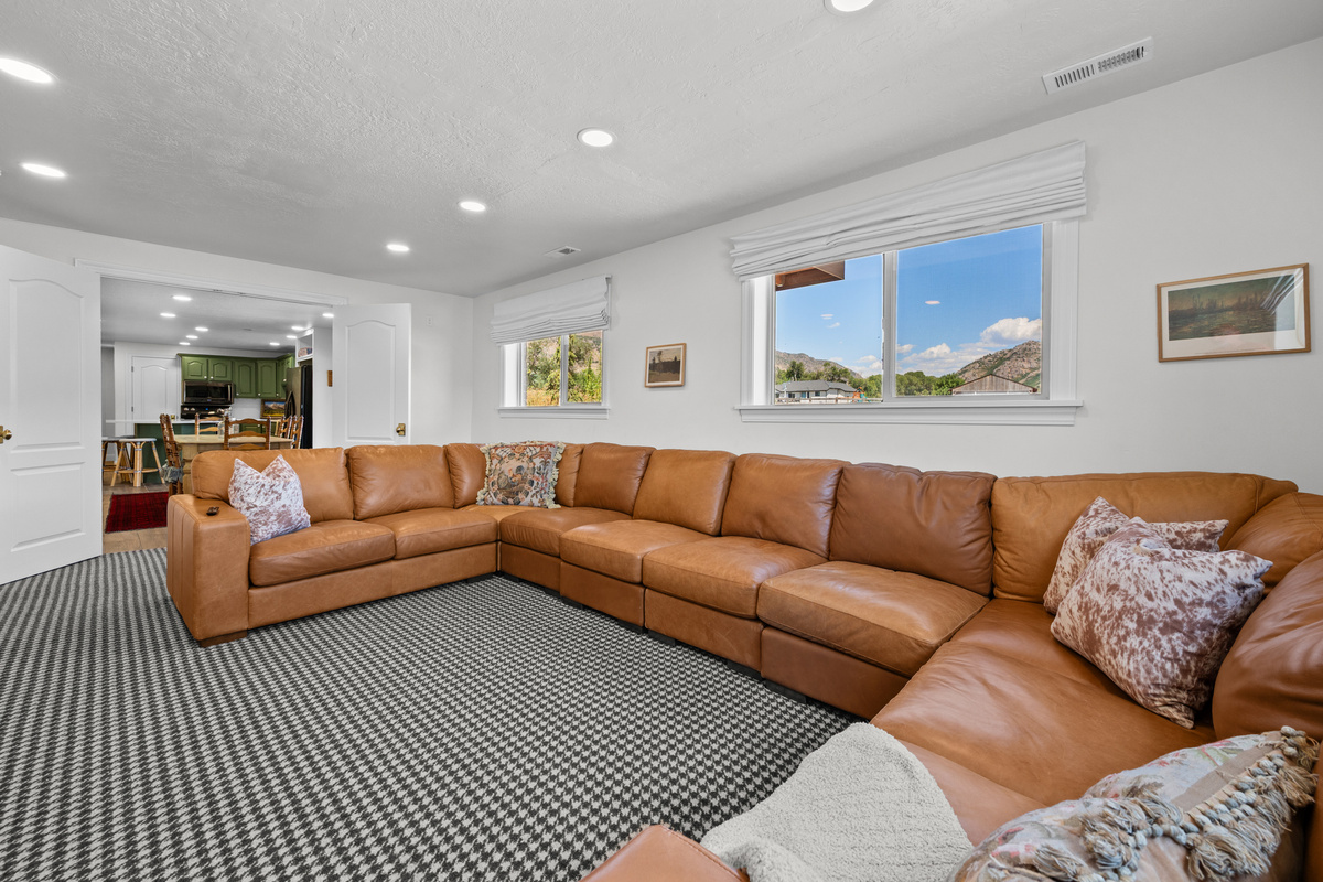 The oversized sectional creates plenty of room for the entire group, while large windows frame the surrounding countryside and mountains.