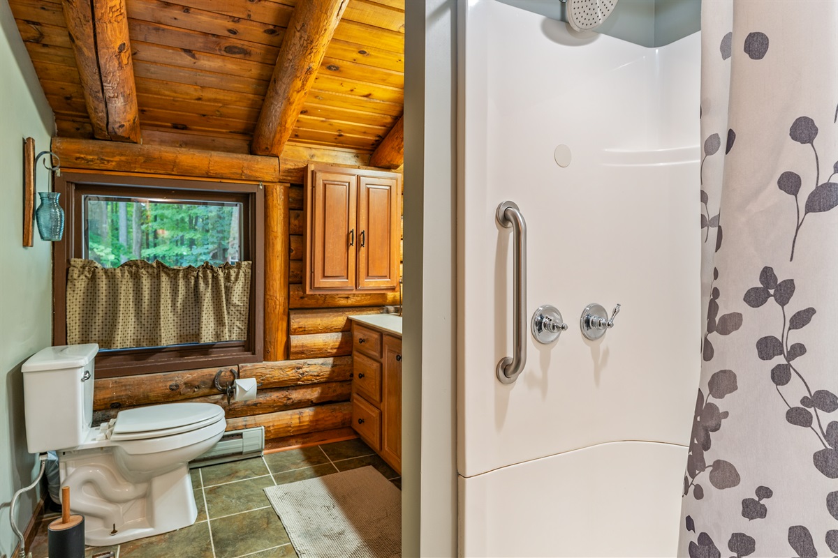 Bedroom #1 Ensuite full bathroom