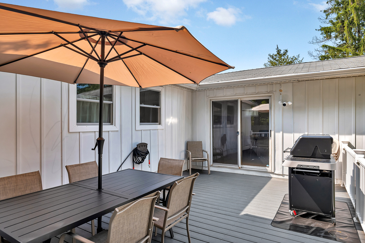 Deck – Outdoor Dining & Grill