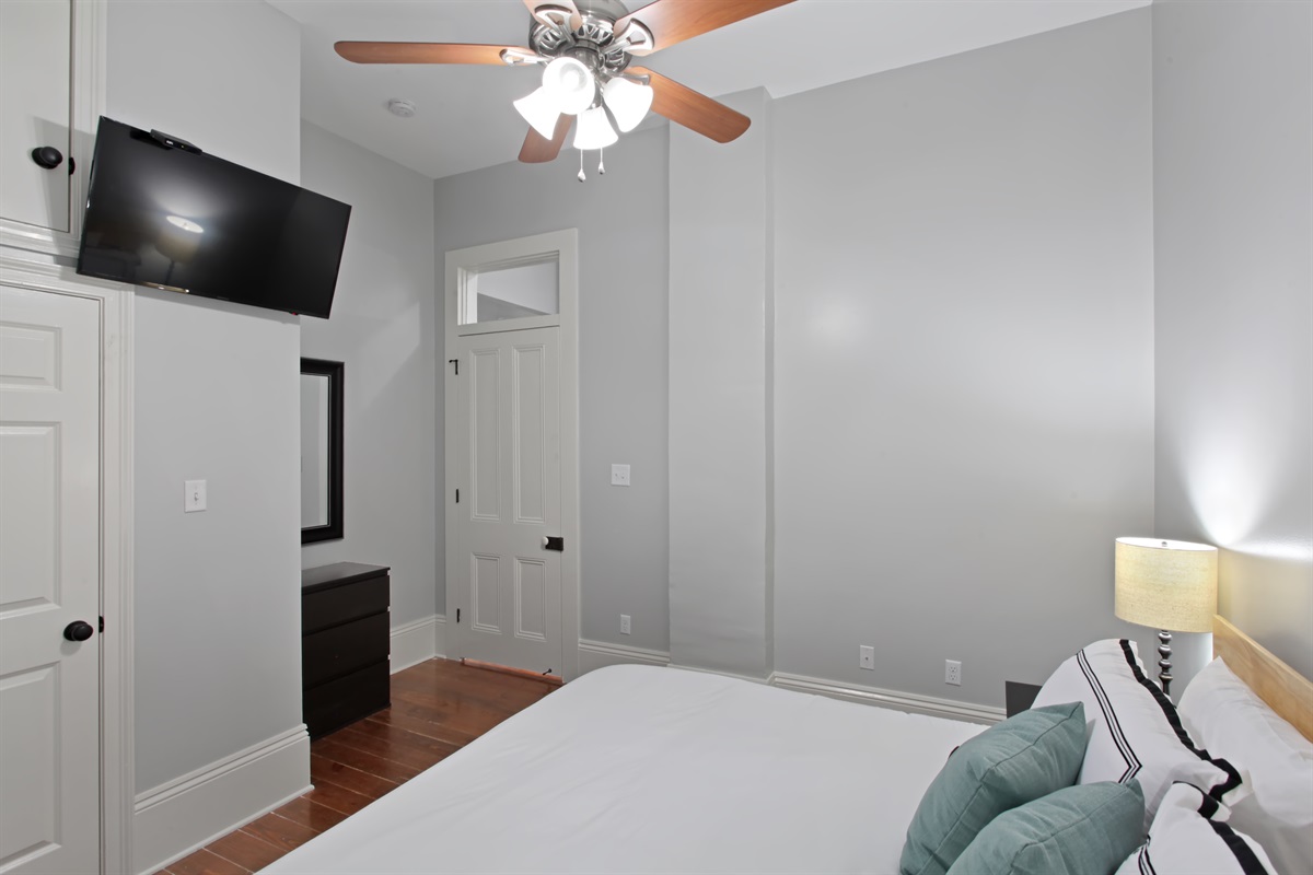 Bedroom 4. 1 king bed. Closet. 39" tv. Luggage rack.