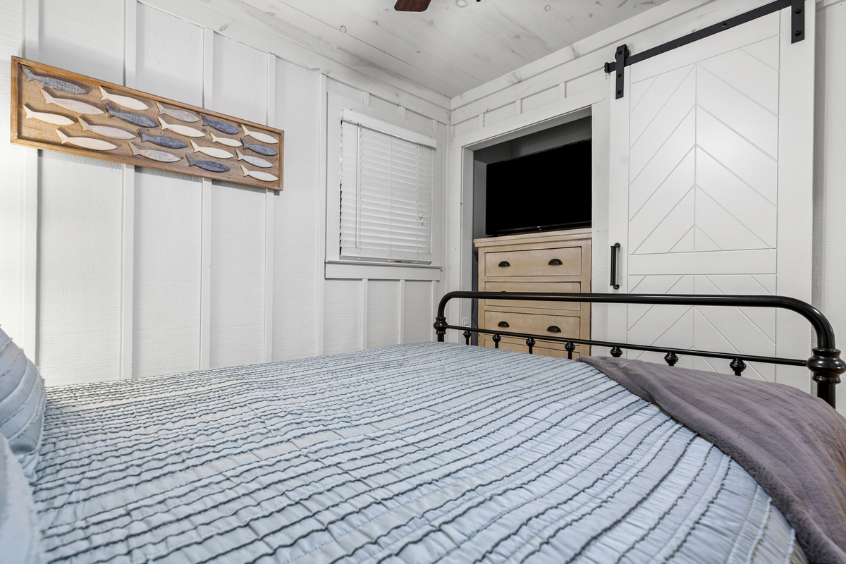 Fresh linens, cozy bedding, and thoughtful touches help you feel right at home.