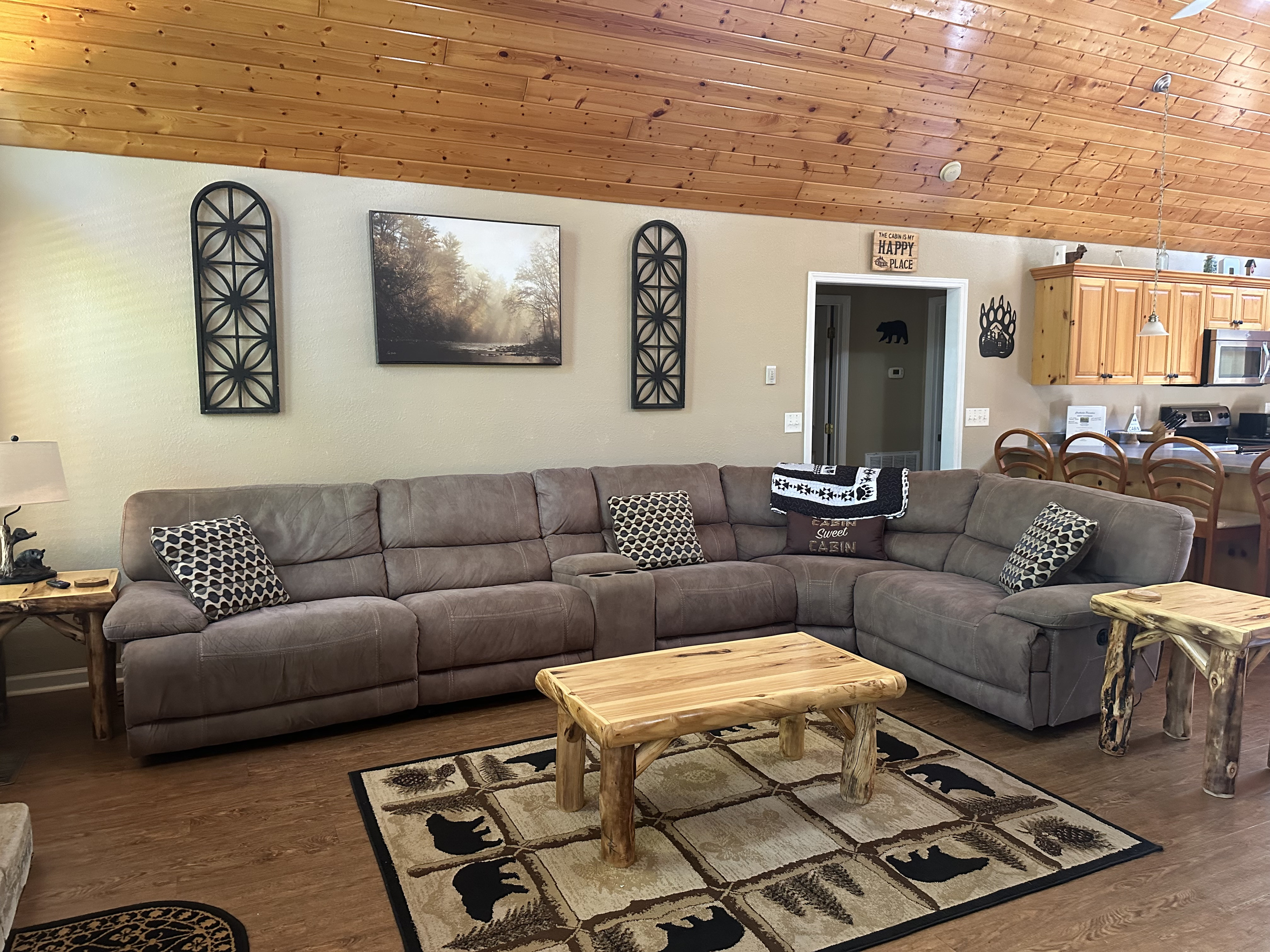Plenty of seating for up to 6 guests