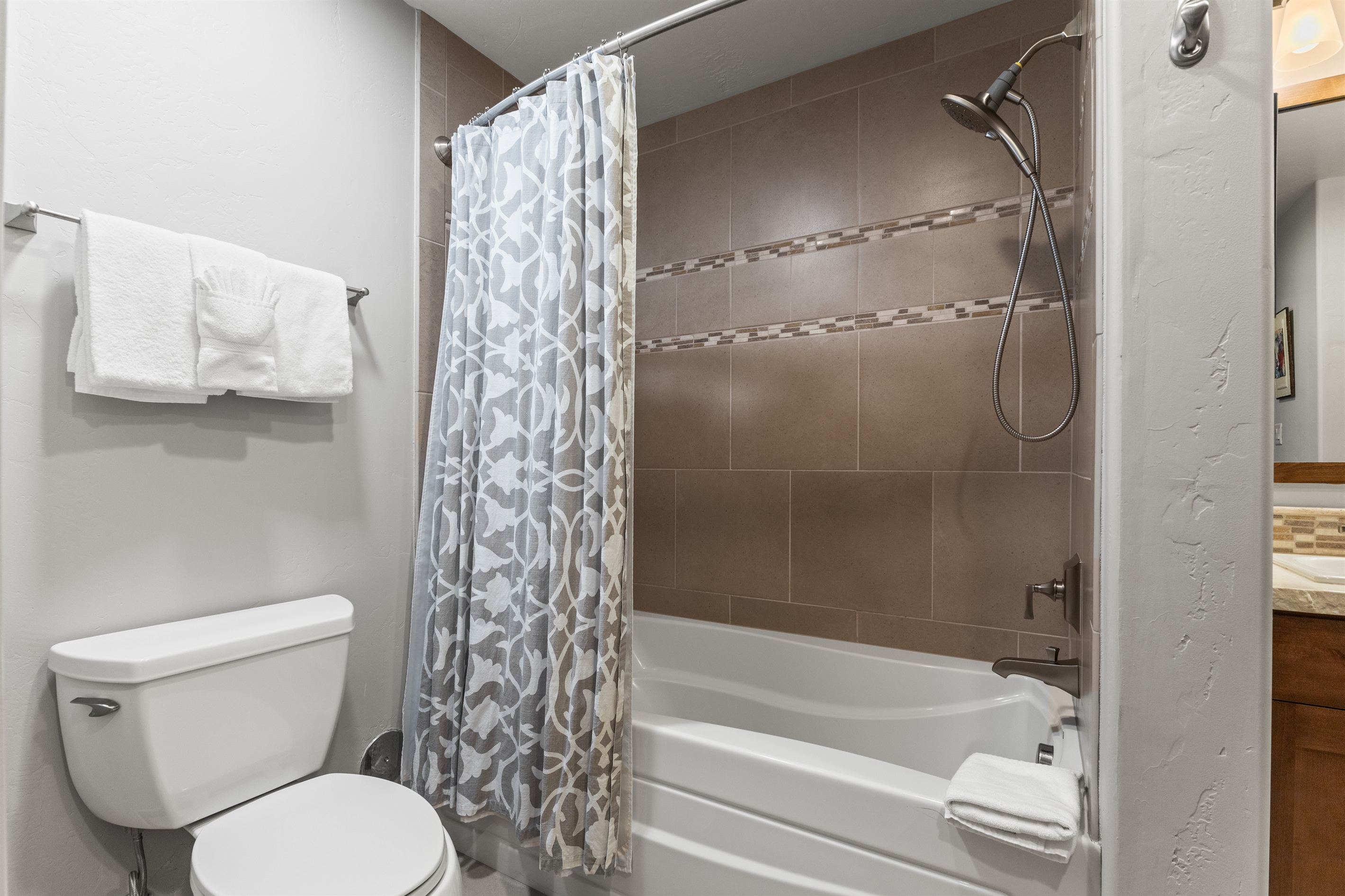 Ensuite Bathroom 2 | Shower and Tub combo | Toilet