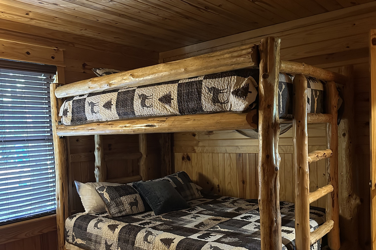 2 queen over Queen bunks