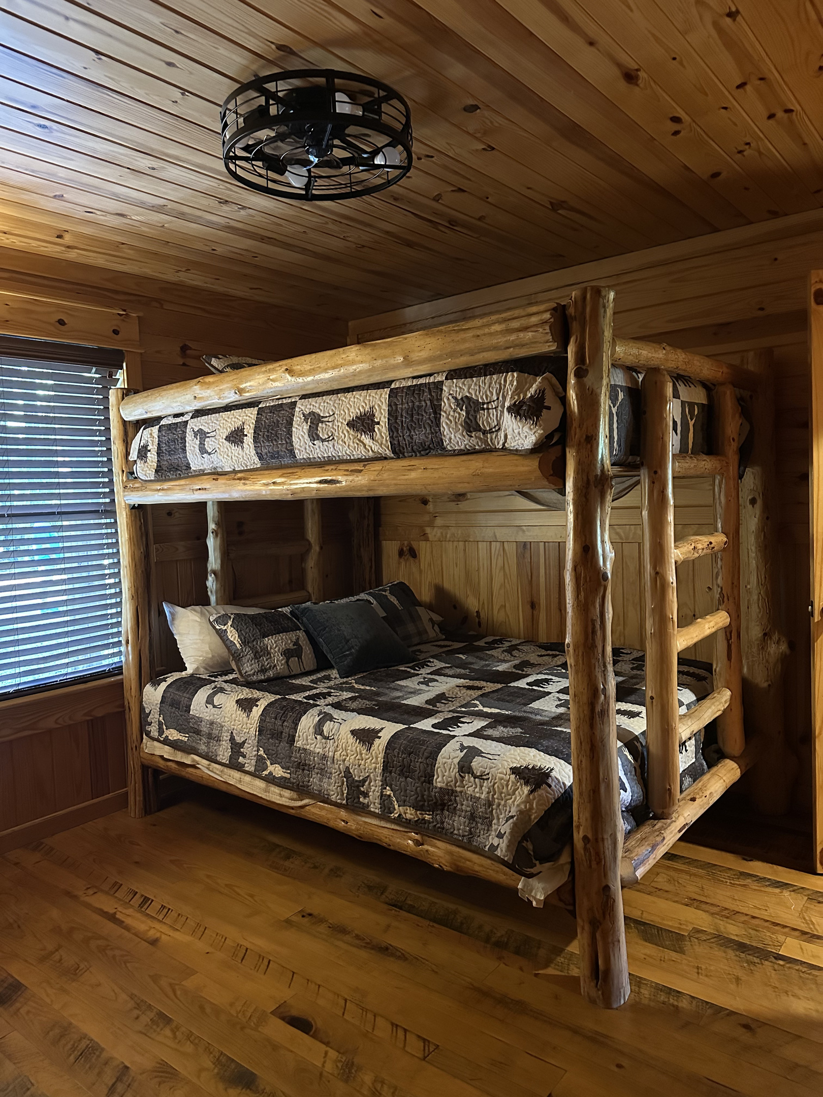 2 queen over Queen bunks