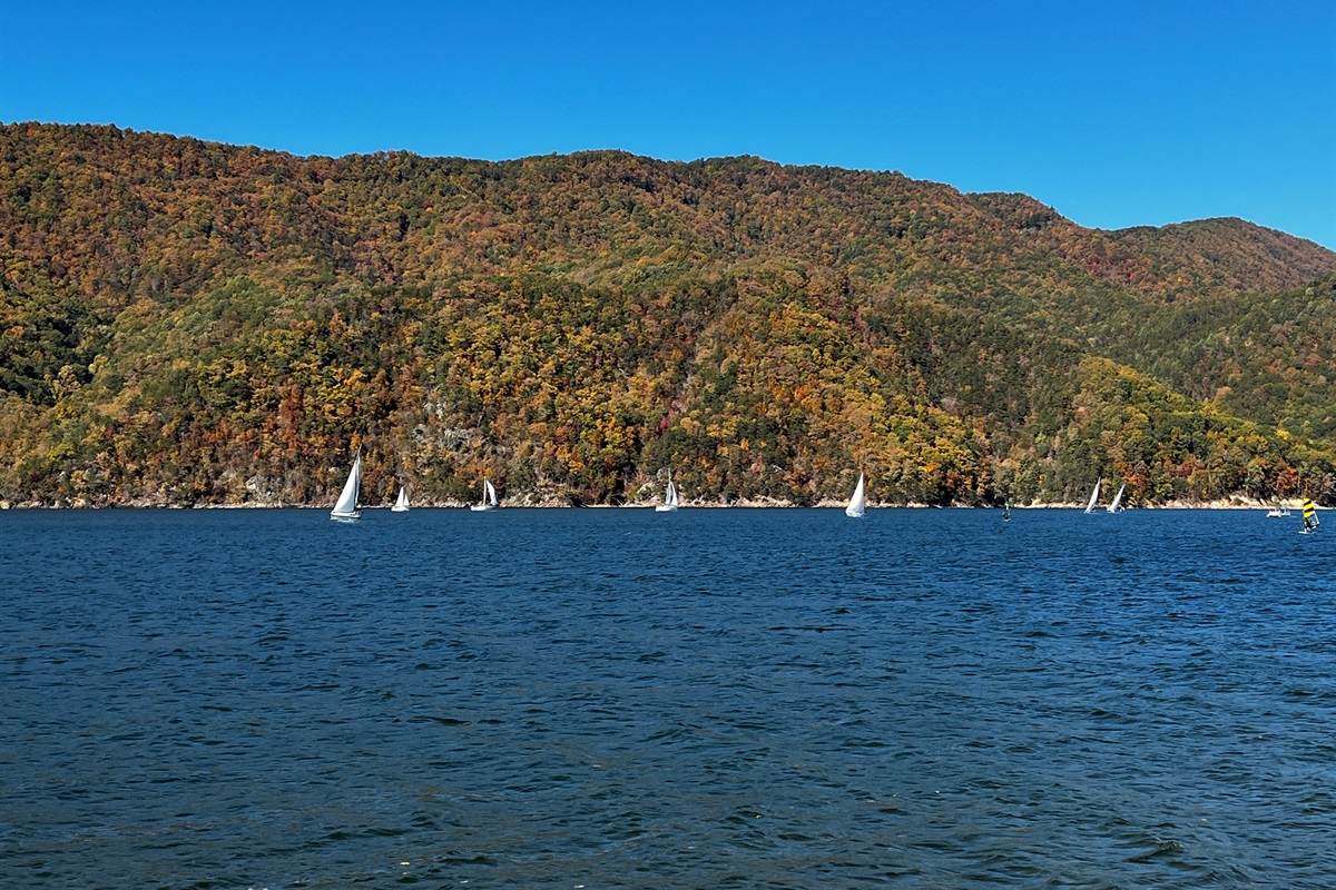Sailing Watauga Lake