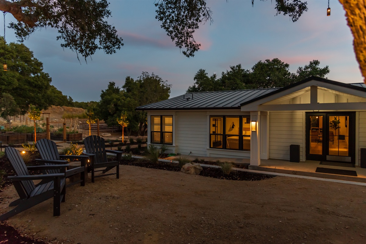 Evening elegance in a private, nature-filled setting.