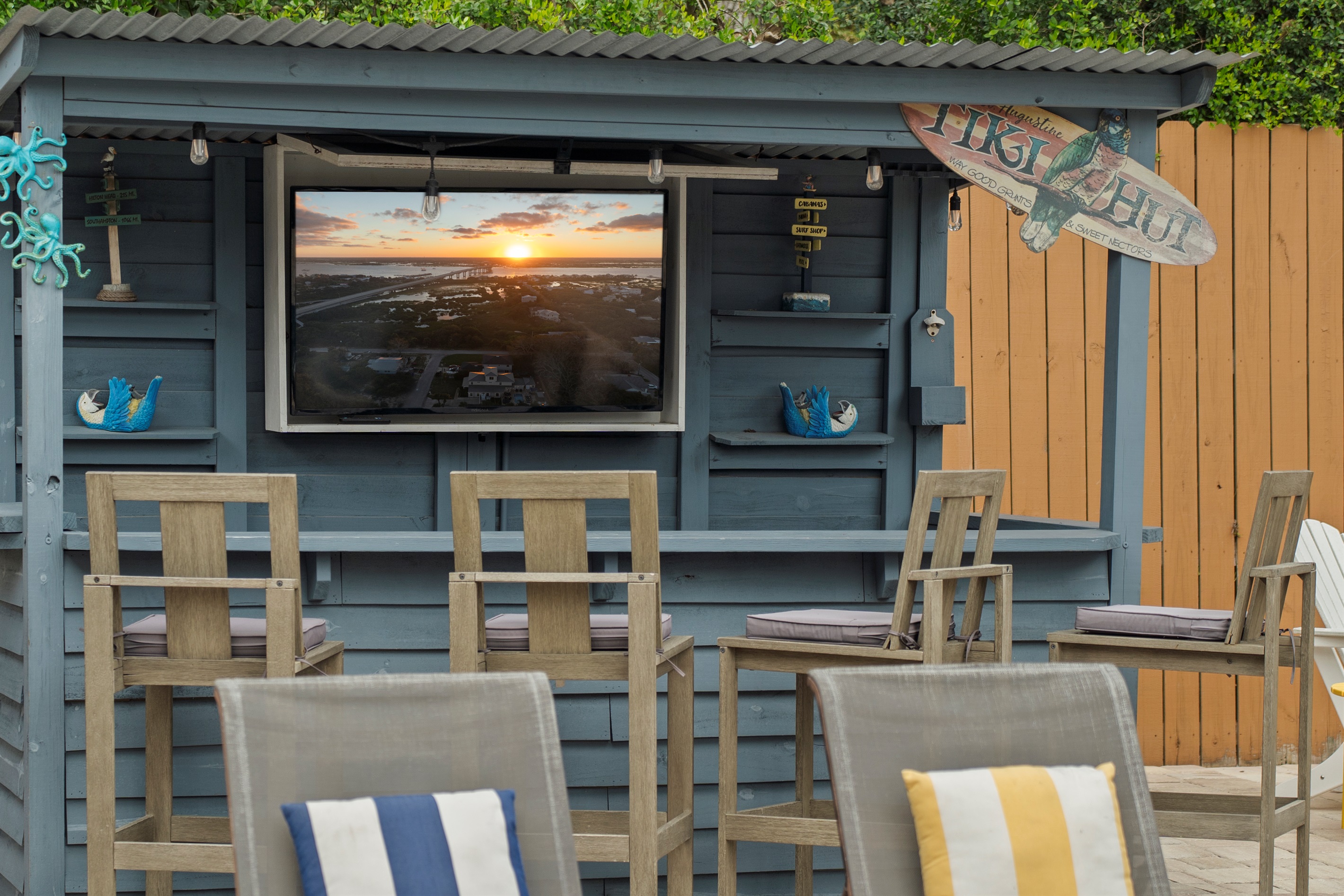 Enjoy evenings at the tiki bar with a tropical vibe