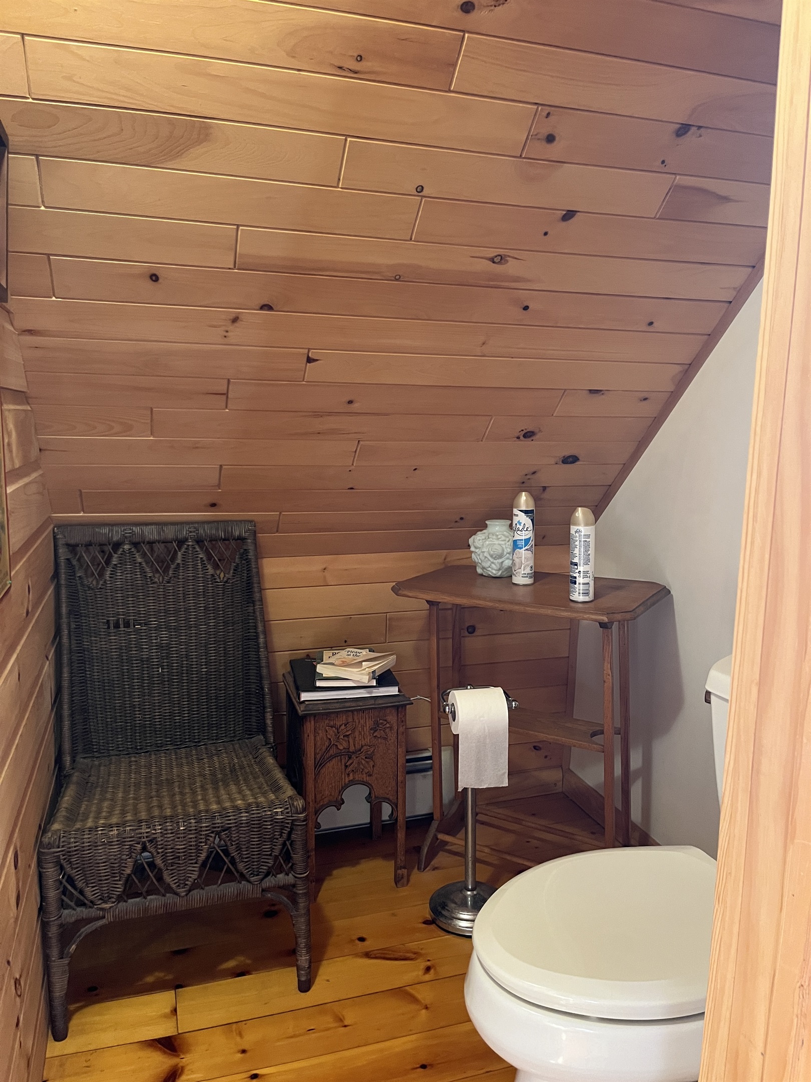 2nd floor loft bath area