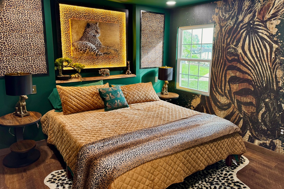 Safari rm. king bed