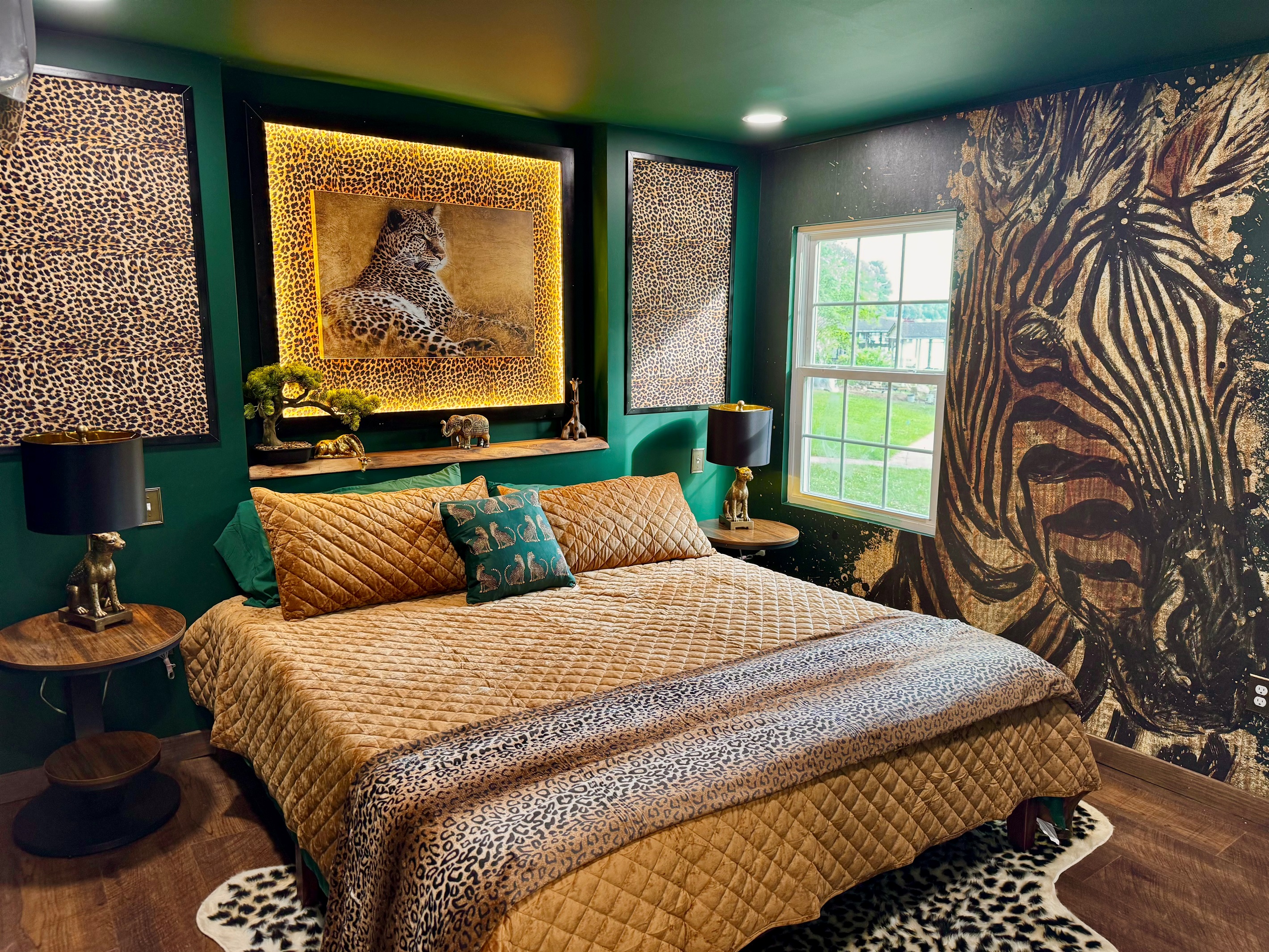 Safari rm. king bed