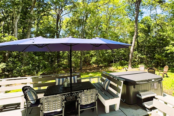 Private Deck, Fire Pit, Hot Tub - Entertains 8+