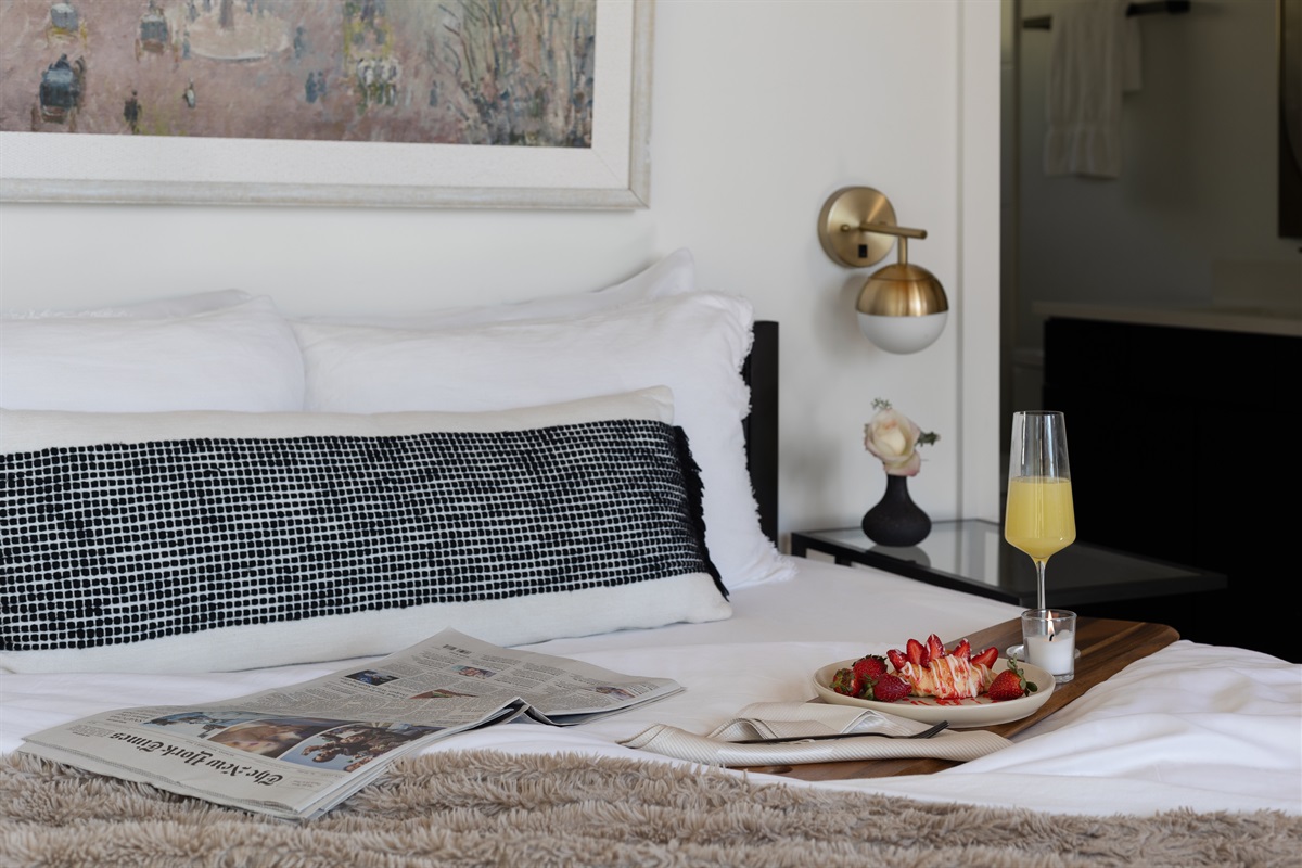 {Glass House Casita Suite} Thoughtfully designed for comfort and calm—soft linens, slow mornings, and breakfast in bed in your own private casita sanctuary.