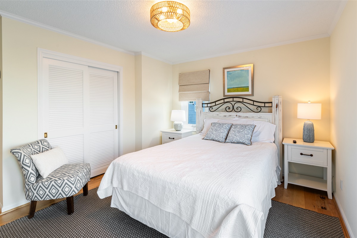 Ocean Mist Room - Queen Bed