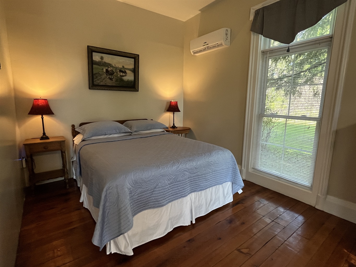 1st floor bedroom #1 w/ Queen.