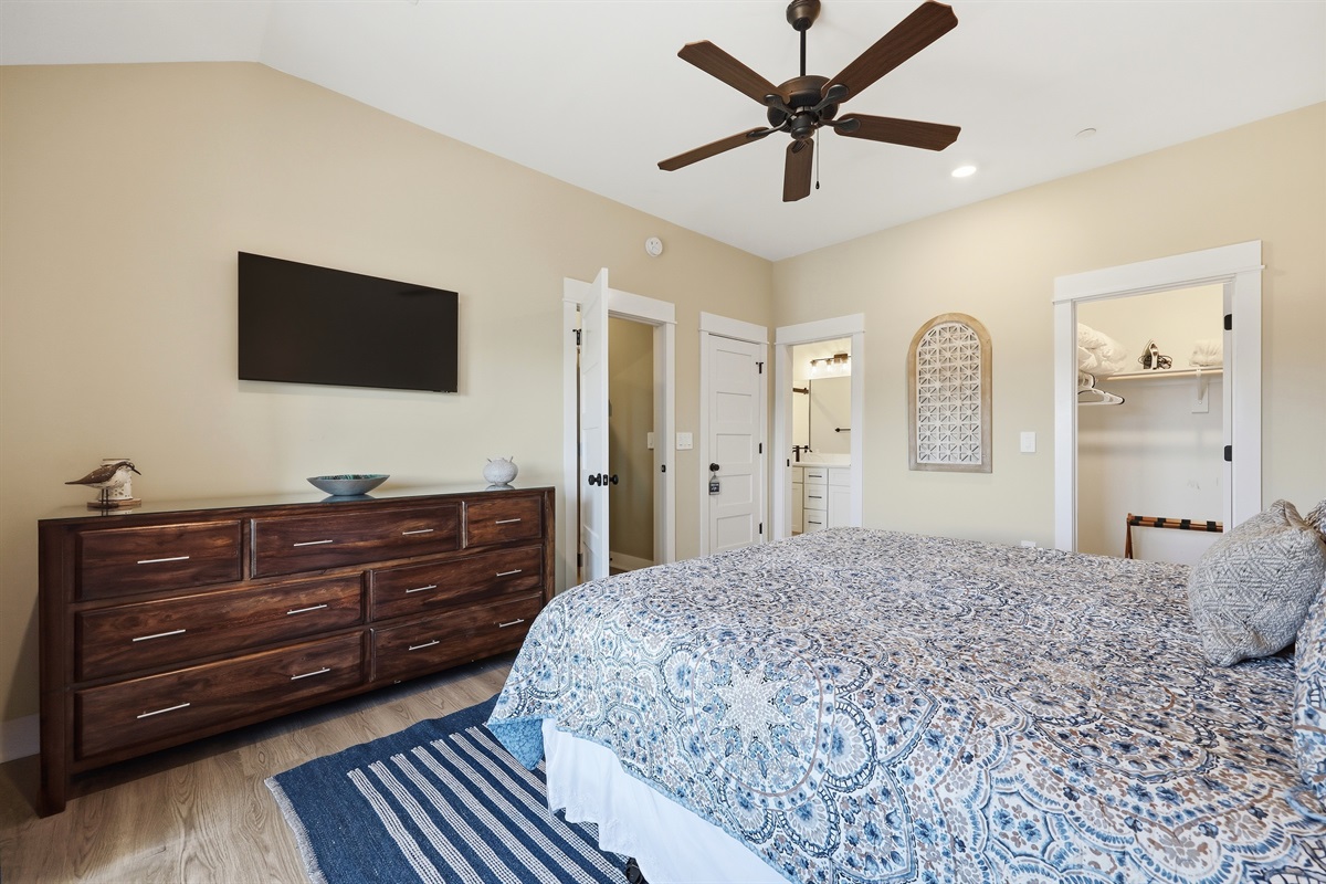 Comfortable king suite featuring Smart TV and private ensuite bath