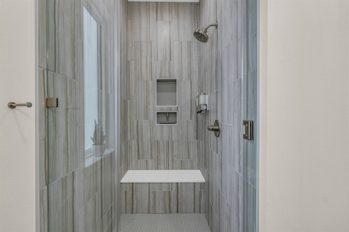 Costa Cristal Bathroom 4: A clean, contemporary bathroom with a stylish shower, perfect for a refreshing start to the day. Services bedrooms 3 and 4.