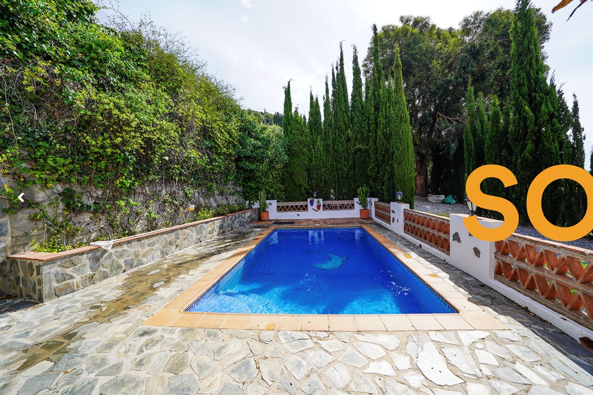 8922b3d48596416781dbd6ea3ba33bd3 Large