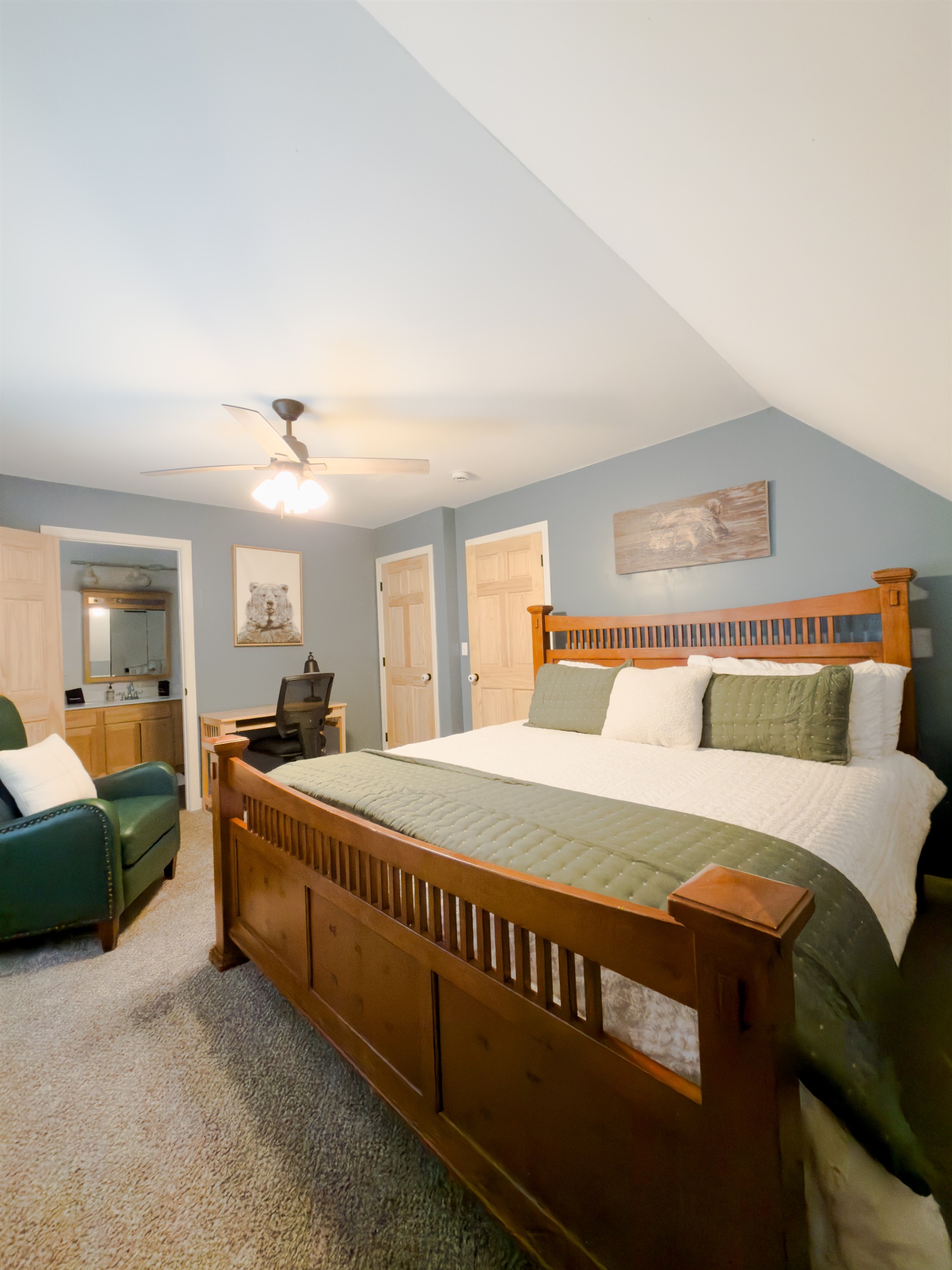 Bedroom 1 Master - Upper Level King Bed 