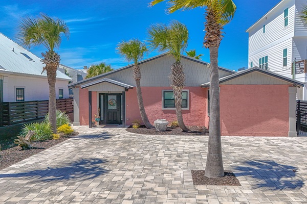 Mix and Mingle on the Coast exterior & driveway
