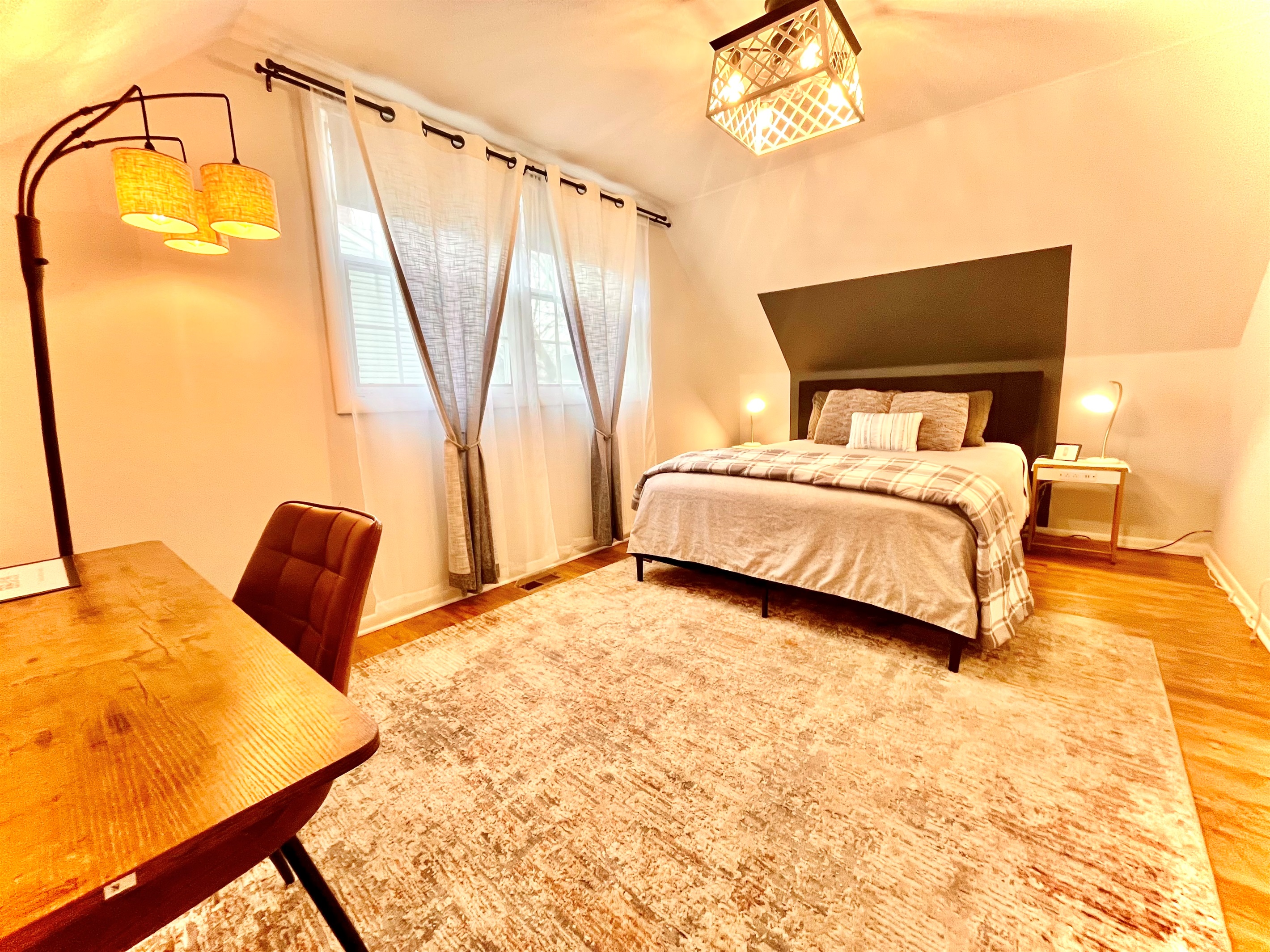 Upper Queen bedroom with office desk and chair 