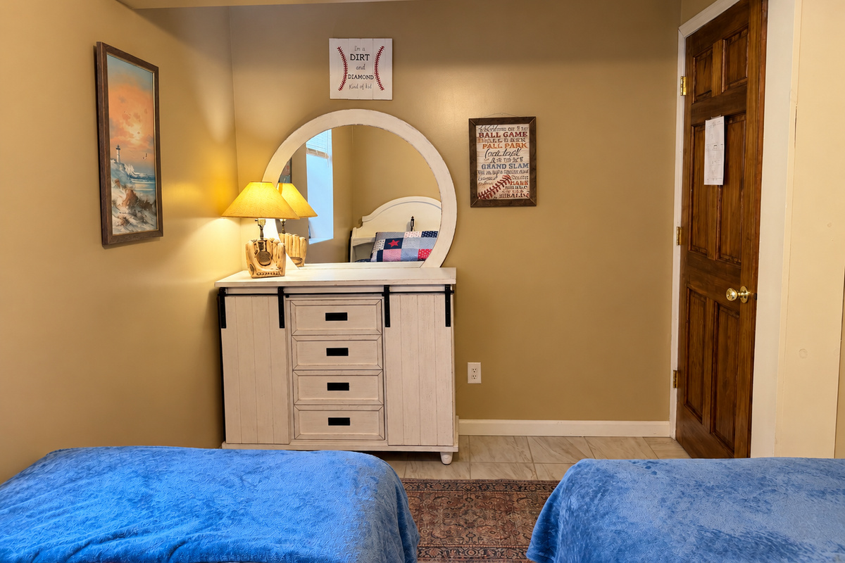 Twin bedroom