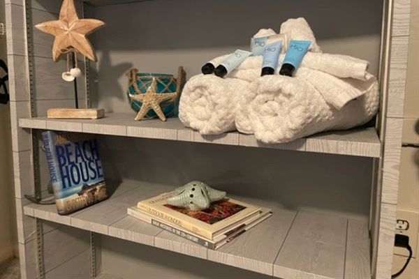 Bedroom #3 TV Case.This case includes reading material, fresh towels, soap, body wash, shampoo, conditioner, and lotion.