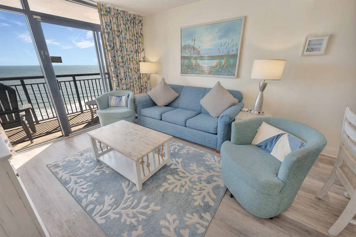 Living Room with Stunning Views🌊☀️